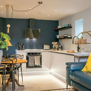 Luxurious One Bedroom House Holiday home